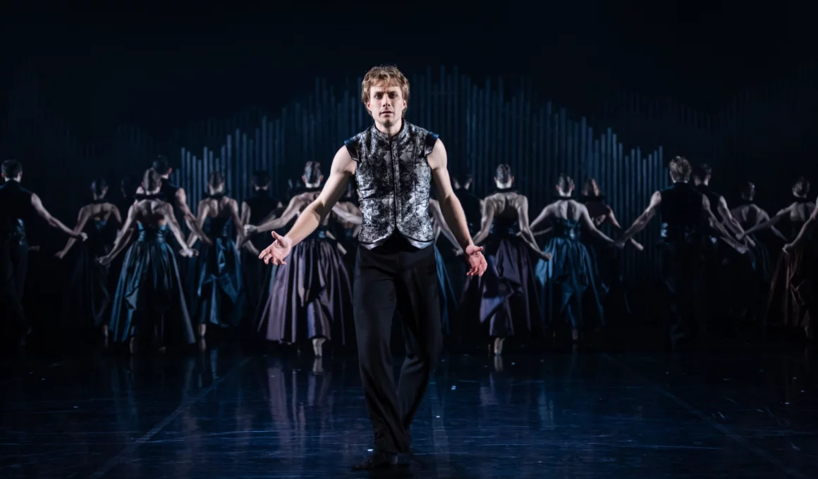 Edison Manuel as Hamlet with the full company behind him. Photo: David Kelly
